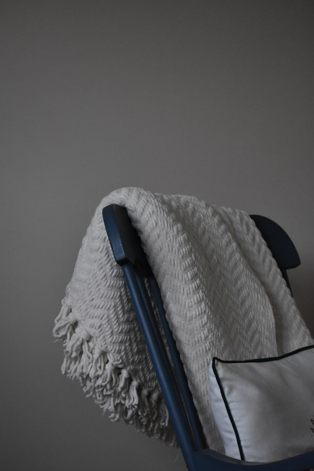 Cozy Comfort: Creating Warmth and Comfort with Soft Throws and Blankets